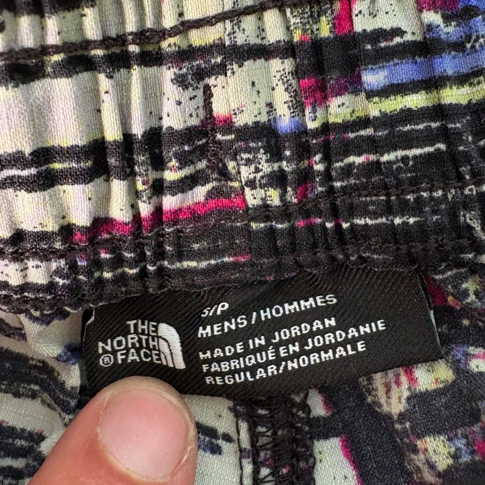 The North Face Mens Abstract Glitch Print Athletic Shorts Black Pink Small 317